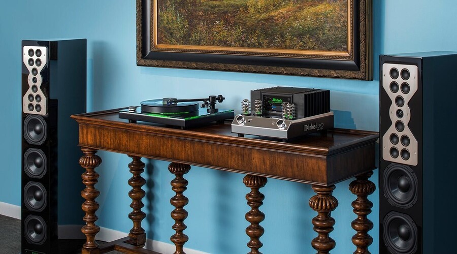 A MA252 Integrated Amplifier, an MT5 Precision Turntable and two XR100 Speakers, all by McIntosh, create the perfect listening space in a home.