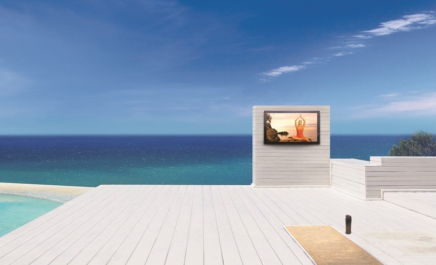 4 Ways to Maximize Your Outdoor Entertainment System This Summer